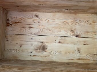 Dřevěná truhla s kováním české výroby - 6