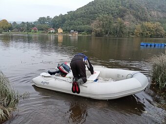 Motorový člun 3,65 m pro 4 osoby plus motor Yamaha - 6