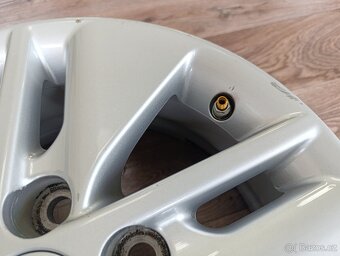 5x114,3 Toyota Auris 6Jx15 ET38 číslo alu HL47293 alu disky - 6