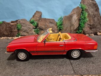 Prodám model 1:18 Mercedes Benz 350 SL - 6