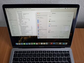 Macbook Air 13 palců M1 8 GB RAM | 256 SSD - 6