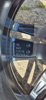 Skoda Superb original r17 III 215/55 r17 zimni - 6