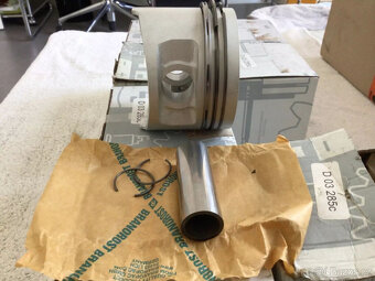 Mercedes W 109 300 SEL 6.3, W100, org.Mahle, 8 pístů 100 030 - 6