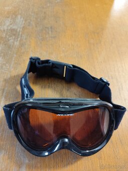 Lyžařský set - lyže, hůlky, helma, brýle - 6