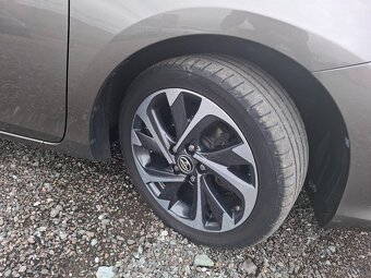 Toyota Auris 1.2turbo benzin,touring, 2017 ,edition sport - 6