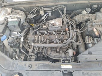 SORENTO 2,2 crdi 145 kw - automat - 7 mist- vada motoru - 6