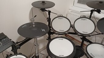 Prodám bicí soupravu Roland i s HW - 6