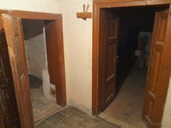 Soubor starožitných dřevěných dveří s futry - 6