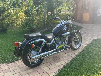 Suzuki VL250 Intruder - 6