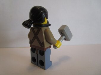Lego castle / city figurka kovář a příslušenství - 6