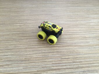 NOVÁ autíčka a NOVÉ svítící míčky, 25-69 Kč/ks - 6