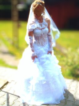 Prodám nádherné krajkové luxusní svatební šaty - 6