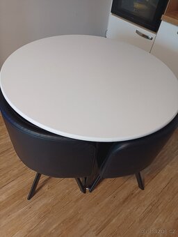 Stůl se židlemi - 6