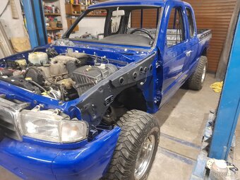 Mazda B2500 4x4 - 6