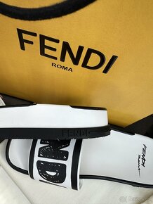 Nové pantofle Fendi - 6