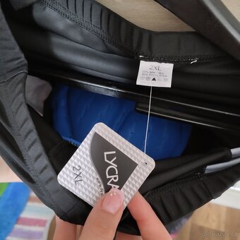 Cyklistický dres,2x triko a 1x kraťasy. - 6