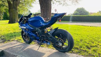 Yamaha R6 - 6