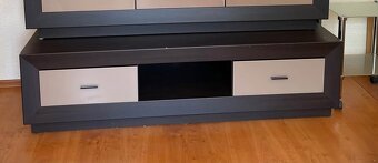 Velká komoda (6000,-) + stůl pod TV (3500,-) - 6
