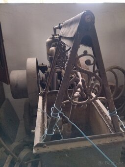 Starý stabilní motor SLAVIA 4HP - 6