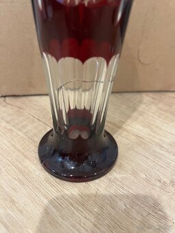 Stará rubínová váza - prasklá,na dekoraci - 6