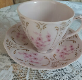 Růžový porcelán a velmi starý šálek - 6