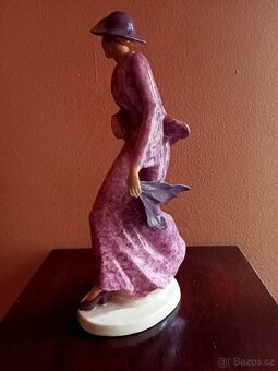 Dáma ve větru. Krásné ART-DECO z.n. ROYAL DUX 30 cm Top stav - 6