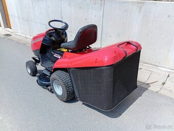 Prodám zahradní traktor Castelgarden dvouválec 16Hp - 6