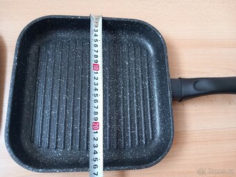 Nepřilnavá pánev s poklicí - 6