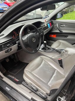 BMW E90 320i manuál - 6