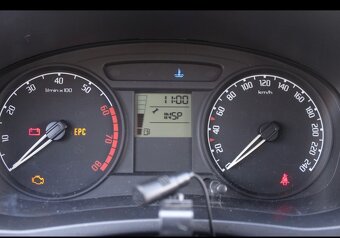 Škoda Fabia 1.2 Basis 60 PS rok 2008 76 300 km - 6