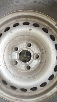 4 plechová kola s letními pneu 205/65 R16C – 4–5 mm vzorek, - 6