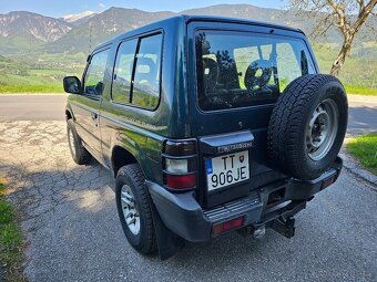 Mitsubishi Pajero 2.5 - 6