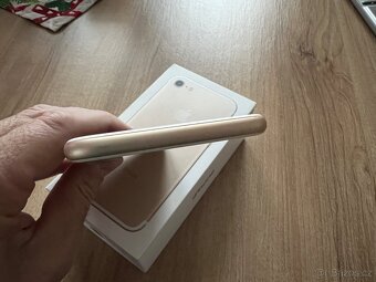 Apple iPhone 7 zlatý, nefunkční, na opravu nebo dily - 6