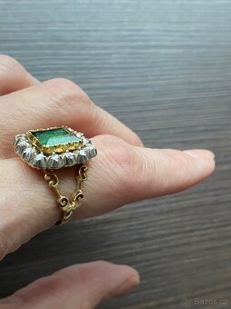 Zlatý prsten se smaragdem a diamantovými routy - 6