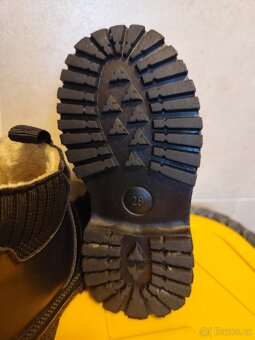 Zateplené černé kotníkové boty - 6