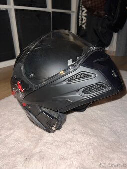Helma na motorku LS2 - 6