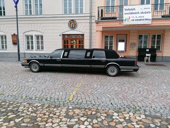 Lincoln Town car - 6