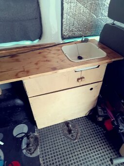 Ford Transit "obytka" alternativně 8/9míst - 6