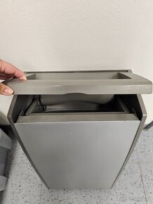 Závěsný odpadkový koš značky Tork - 6