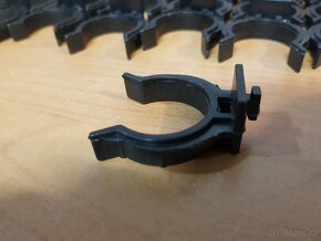 Držák soklové lišty, Více TYPŮ    ZASLÁNÍ: 30,- - 6