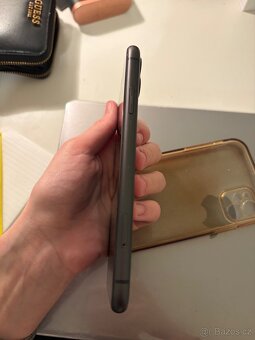 Apple iPhone 11 Black 128GB černý - 6