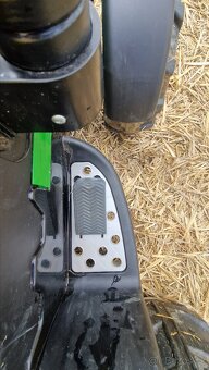 Peg-Pérego John Deere Ground Force traktor s vlečkou - 6