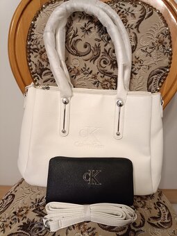Kabelka Calvin Klein s peněženkou a popruhem. - 6
