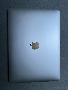 MacBook Air 13" / M1 8 CPU i GPU / SSD 256GB - 6