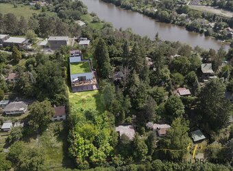 Stavební pozemek v zeleni s pěkným výhledem a stavebním povo - 6