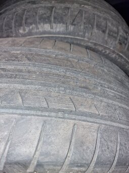Dunlop 225/50 R17 - 6