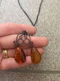 Mix bižuterie, přivedli z kůže, korálů… - 6