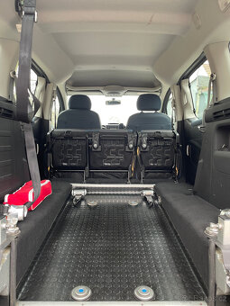 Citroën Berlingo: pro převoz vozíčkáře - 6