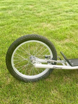 Bílá koloběžka Master - 6