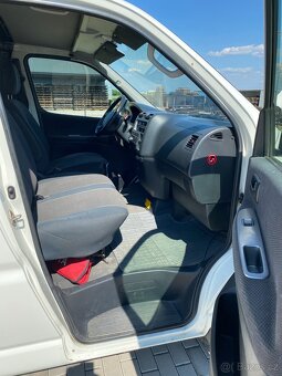 Toyota HiAce 2,5 TD D4D, r.v. 2012, koupeno v ČR, 1. majitel - 6